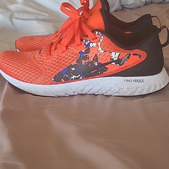 Running shoes - Picture 3 of 8